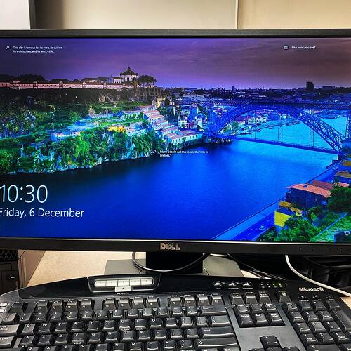 Looks familiar.  My desktop at the University of Alberta this morning has the Dom Luís Bridge.