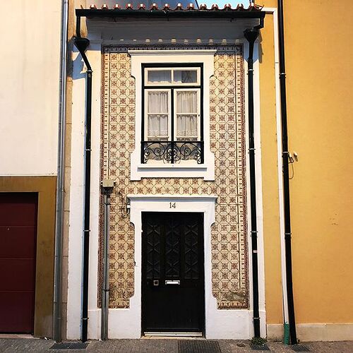 Skinny house in Aveiro